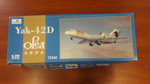 Yak-42D - uszkodzone pudeko/ damaged box - Image 1